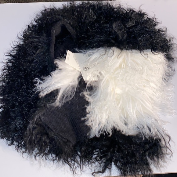 UGG MONGOLIAN POCKET SCARF - Picture 6 of 8